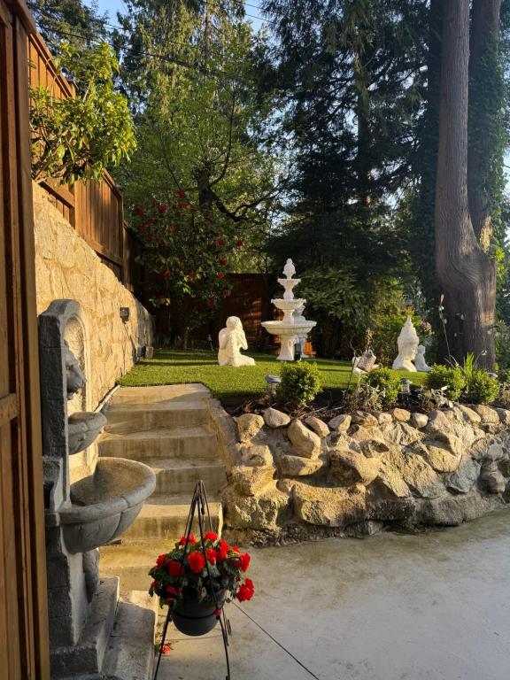 Zahrada ubytování Beautiful Two Bedroom Suite