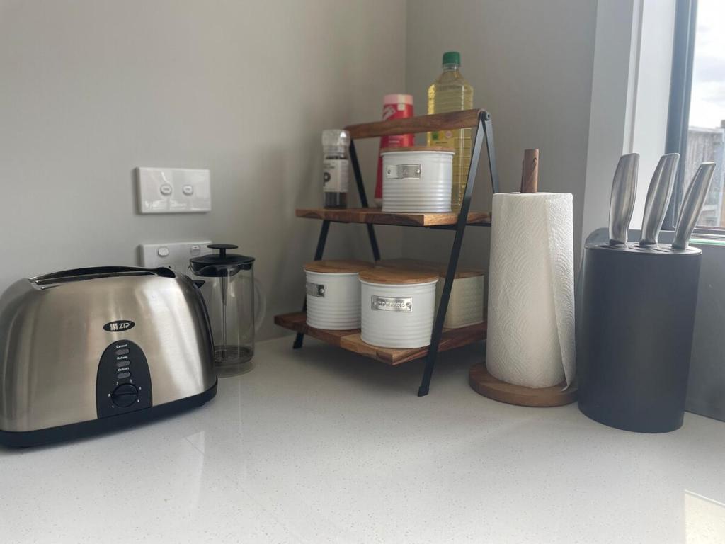 Brand new, close to hospital, plenty of parking sapces - Resim 16