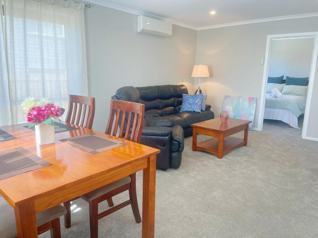 Brand new, close to hospital, plenty of parking sapces - Resim 18