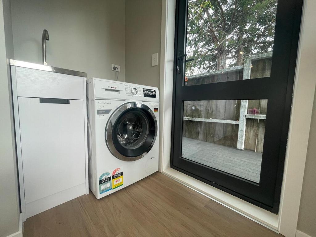 Brand new, close to hospital, plenty of parking sapces - Resim 20