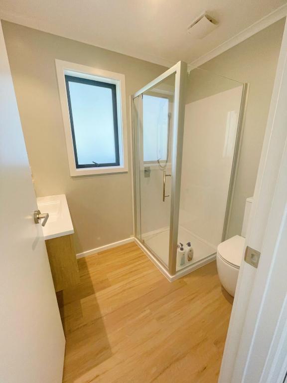 Brand new, close to hospital, plenty of parking sapces - Resim 21