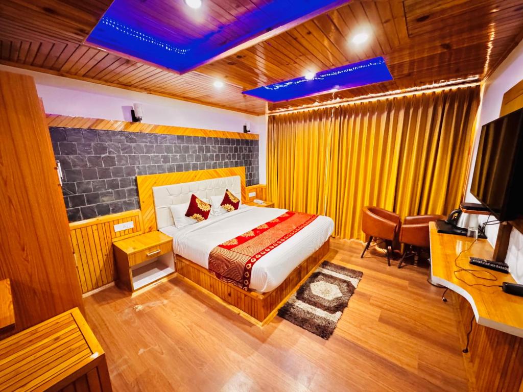 Postel nebo postele na pokoji v ubytování Himalayan Valley View Resort - Rooms with Balcony and mountain view - Peacefull place - Private Parking - Easy Access