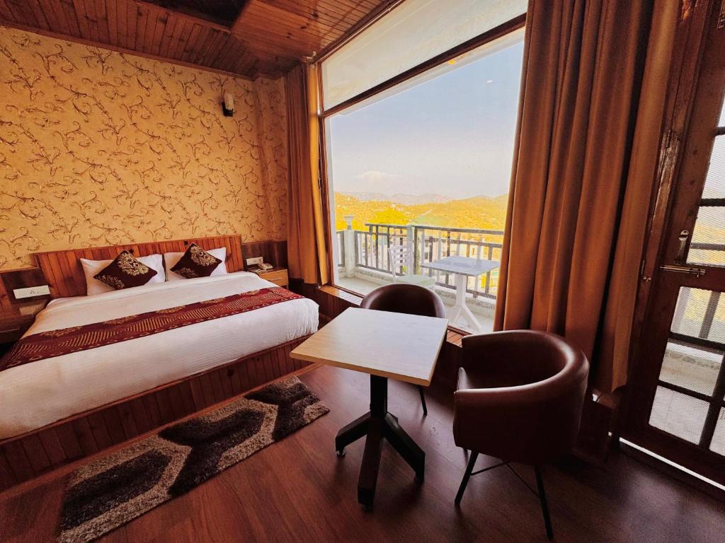 Postel nebo postele na pokoji v ubytování Himalayan Valley View Resort - Rooms with Balcony and mountain view - Peacefull place - Private Parking - Easy Access