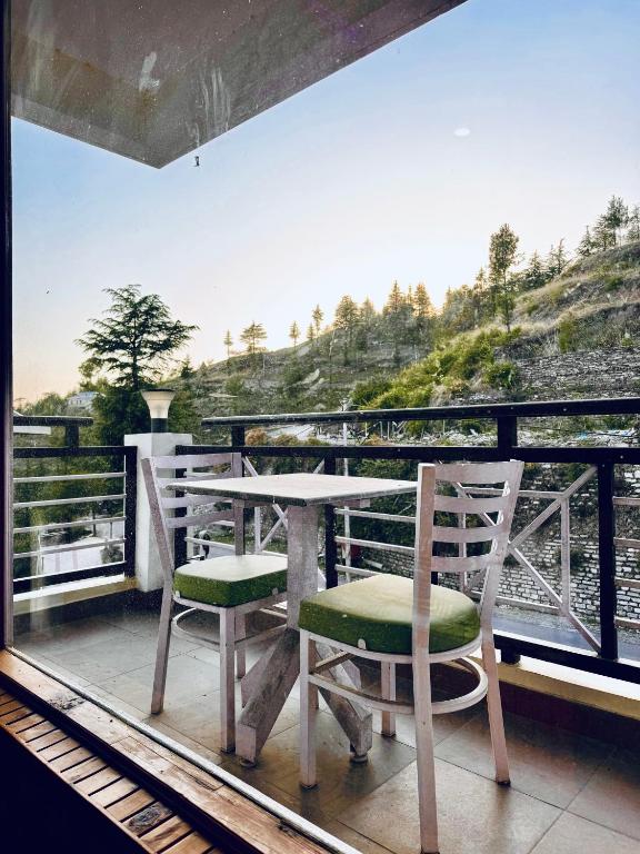 Balkón nebo terasa v ubytování Himalayan Valley View Resort - Rooms with Balcony and mountain view - Peacefull place - Private Parking - Easy Access
