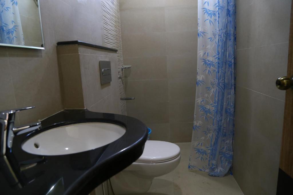 Un baño de Hotel Landmark