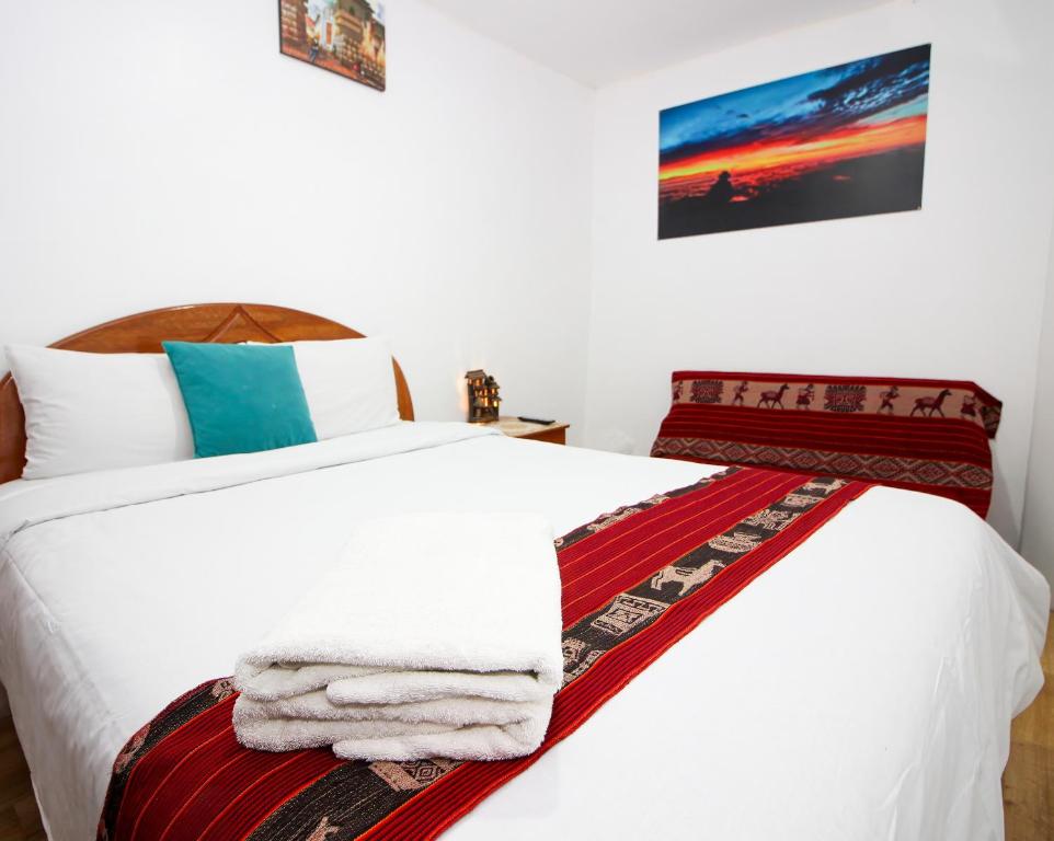 Rúm í herbergi á Cusco Qori Sisa Hostal