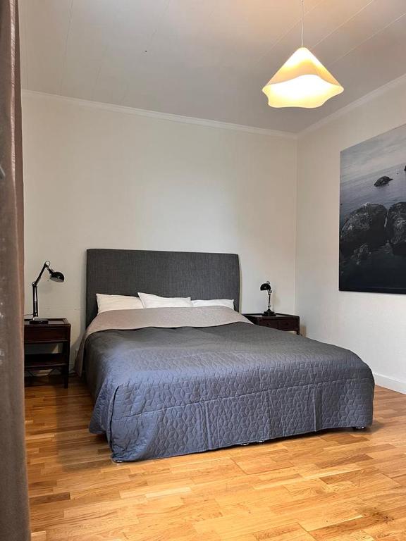 Postel nebo postele na pokoji v ubytování Stor lägenhet i centrala Karlshamn!