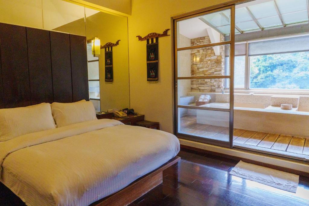 Postel nebo postele na pokoji v ubytování Spring Spa Hotel