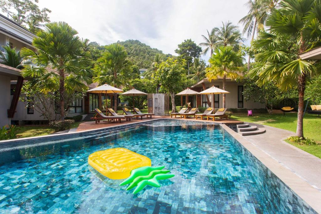 Bazén v ubytování CHUZ Villas Samui SHA Plus nebo v jeho okolí
