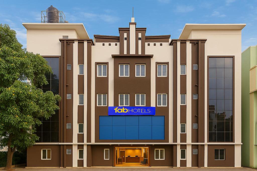a building with a td hotels sign on it at FabHotel RMS Comforts - Nr Yeshwantpur Railway Station in Bengaluru