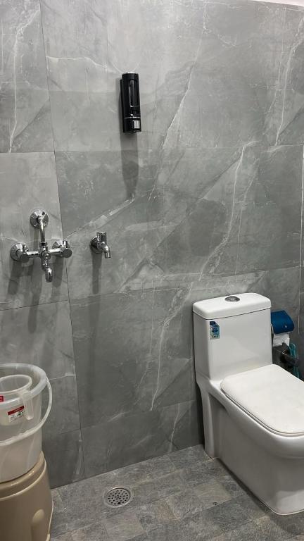Koupelna v ubytování Aaranya Nivas 4BHK Stay