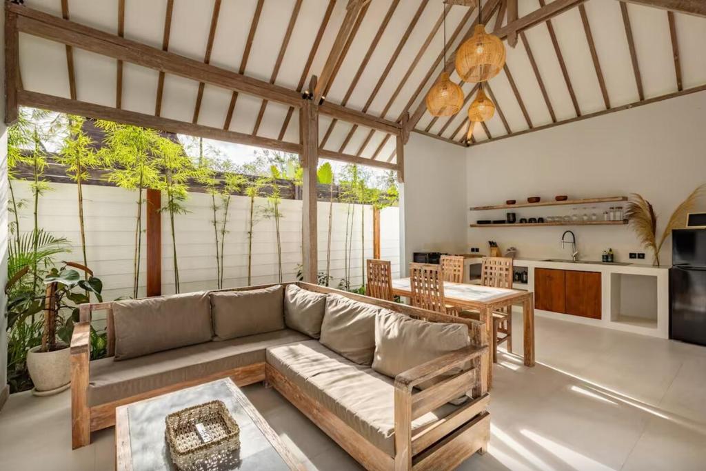 Η κουζίνα ή μικρή κουζίνα στο Villa Coco - 2BR Pool Villa