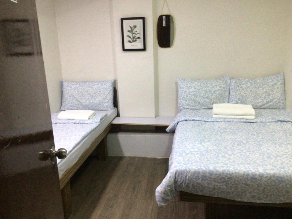 Postel nebo postele na pokoji v ubytování Ajit guest house