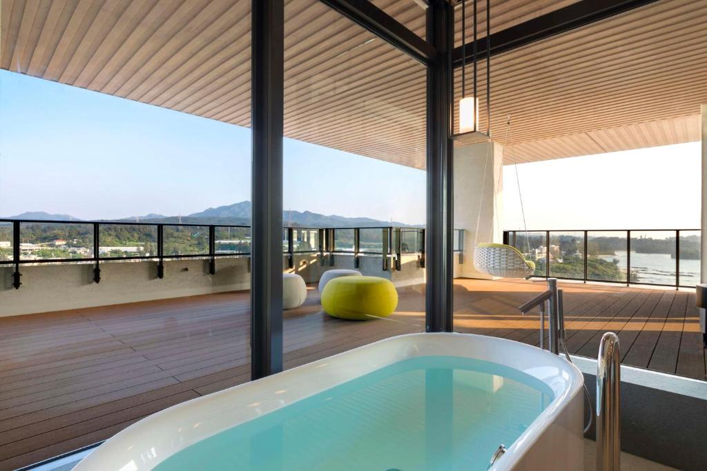 Balkón nebo terasa v ubytování Hyatt Regency Seragaki Island Okinawa