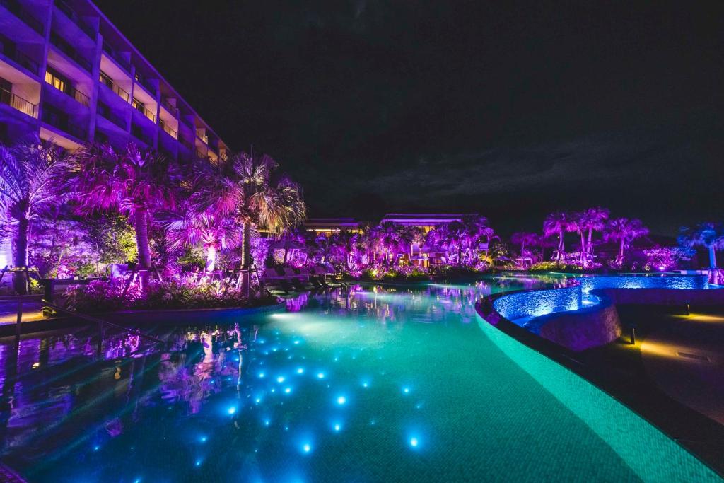 Bazén v ubytování Hyatt Regency Seragaki Island Okinawa nebo v jeho okolí