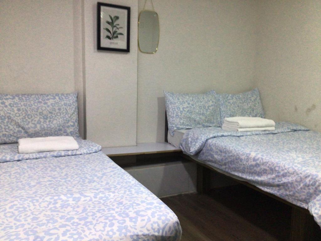Postel nebo postele na pokoji v ubytování Ajit guest house