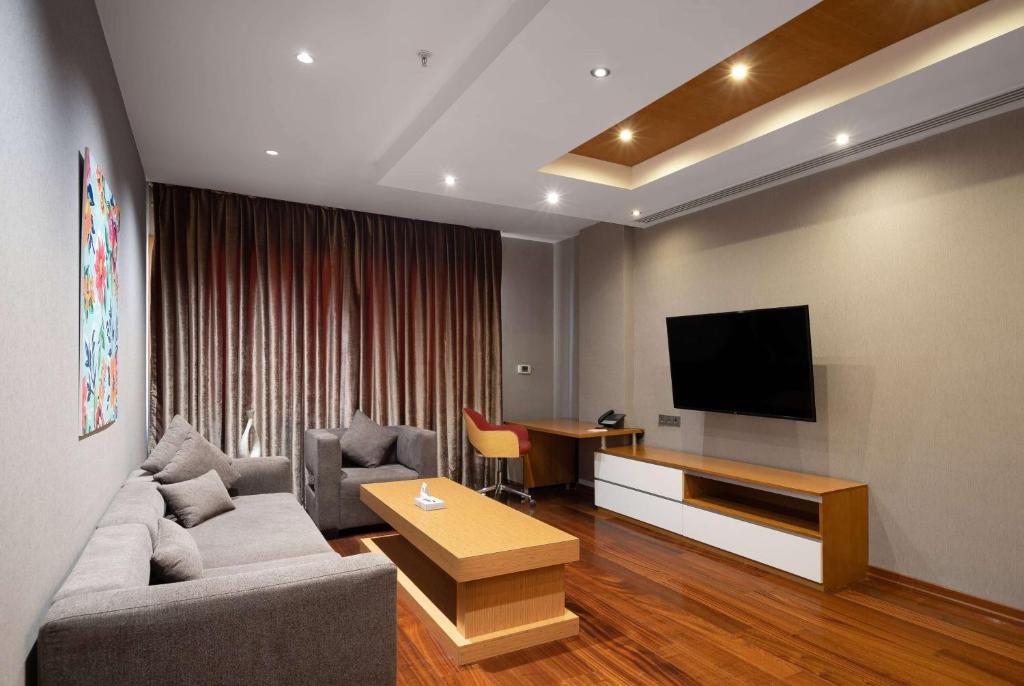 Ramada by Wyndham Erbil Gulan Street - Suite Junior Con Cama Extragrande - Fumadores