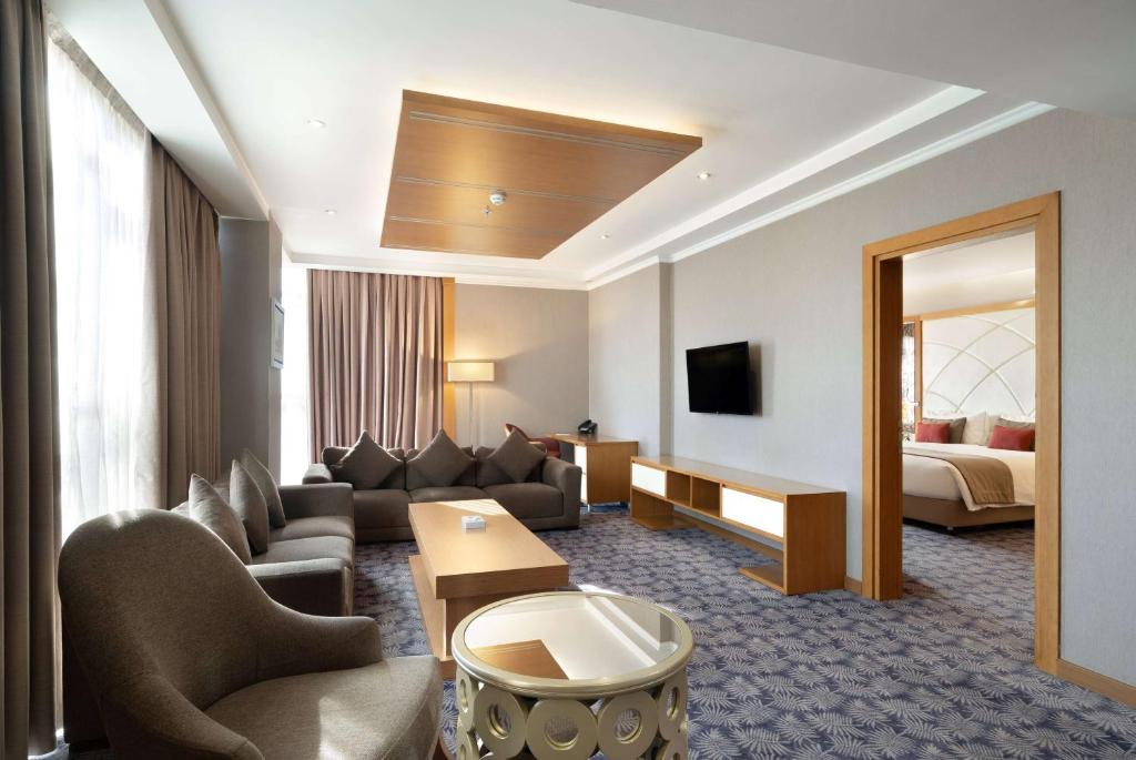 Ramada by Wyndham Erbil Gulan Street - Suite Con Cama Extragrande - No Fumadores