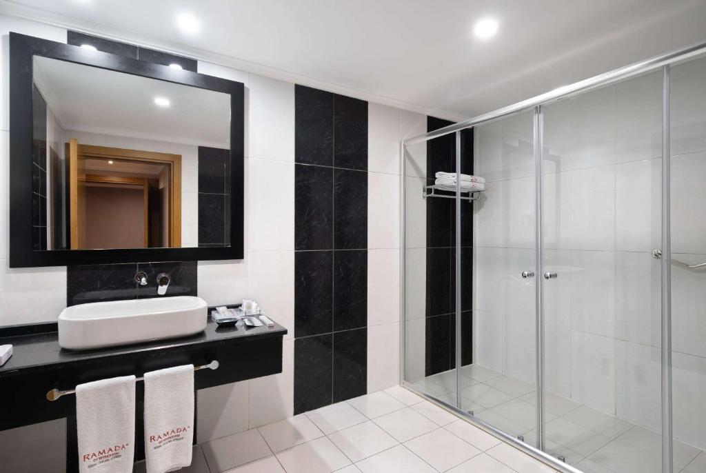 Ramada by Wyndham Erbil Gulan Street - Suite Junior Con Cama Extragrande - No Fumadores