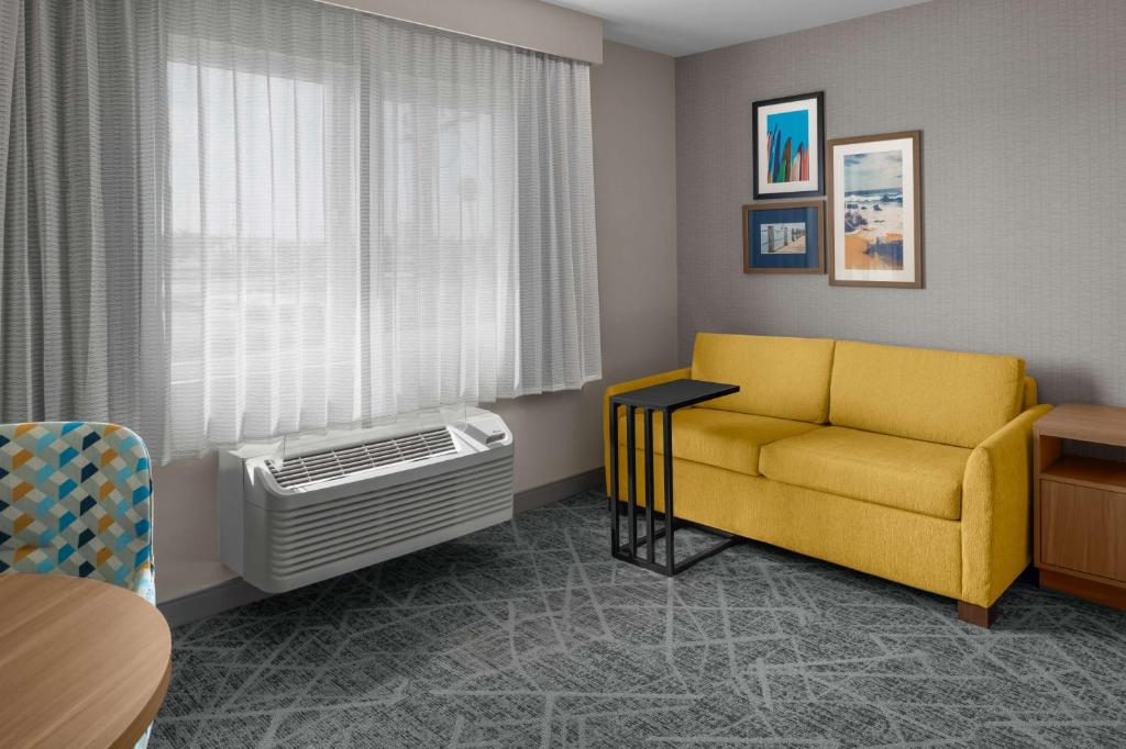 Hampton Inn by Hilton Costa Mesa Newport Beach photo
