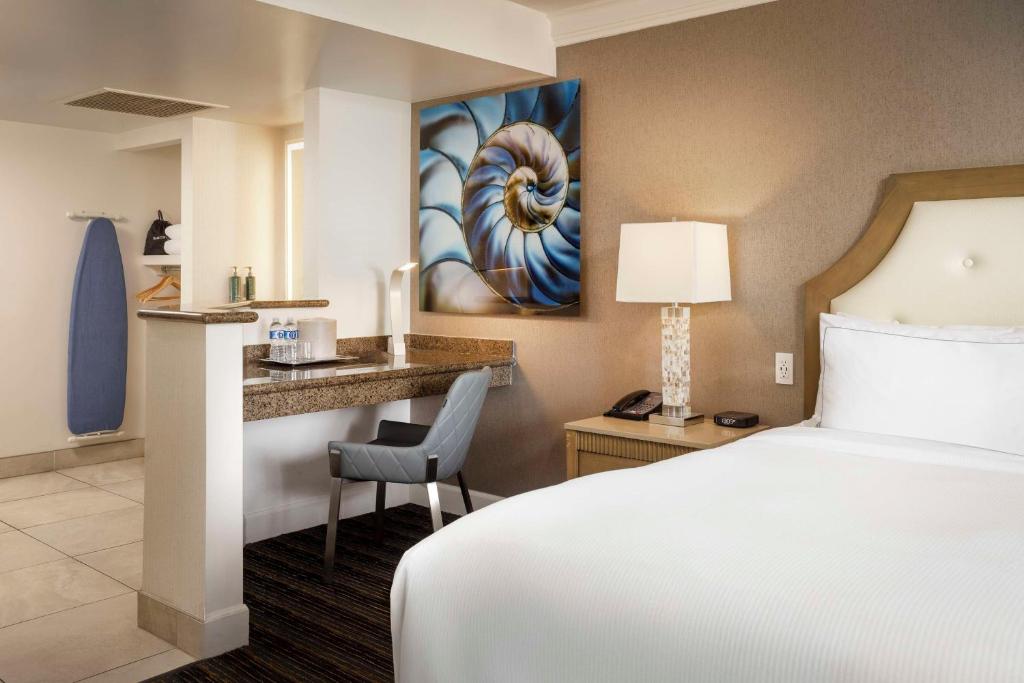 Holiday Inn San Diego Bayside, an IHG Hotel - 