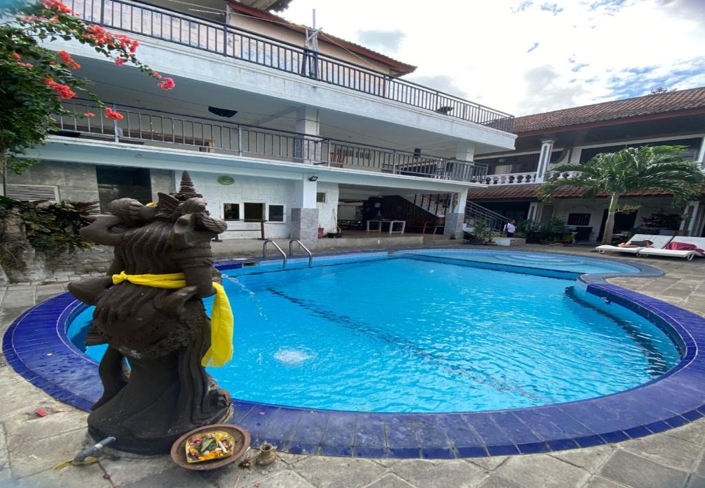 Πισίνα στο ή κοντά στο Hotel Near Beach Ayu inn Kuta