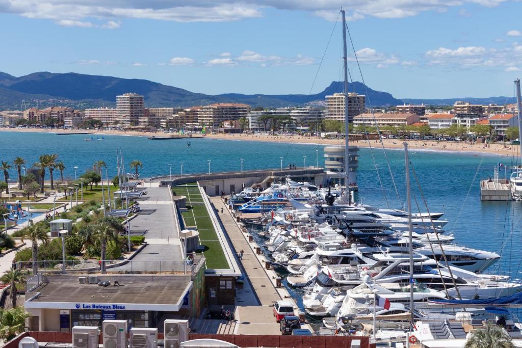 T2 -Le Winter Palace, Vue Mer