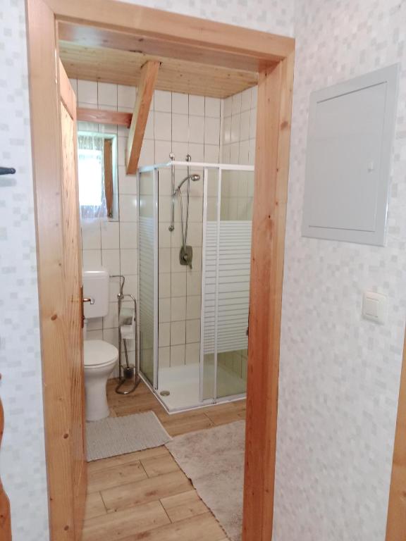 A bathroom at Ferienhaus Kreiner