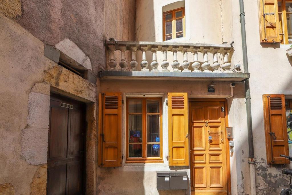 Zdjęcie z galerii obiektu 'La Maison' City House in the historic Annecy w Annecy