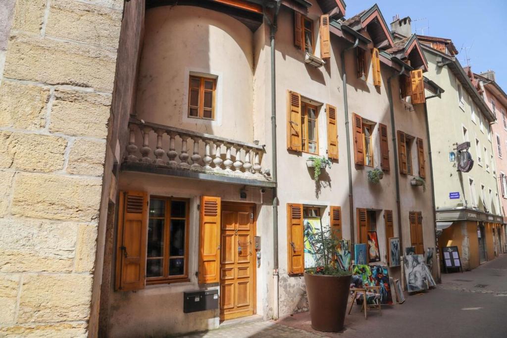 Budynek, w którym mieści się apartament