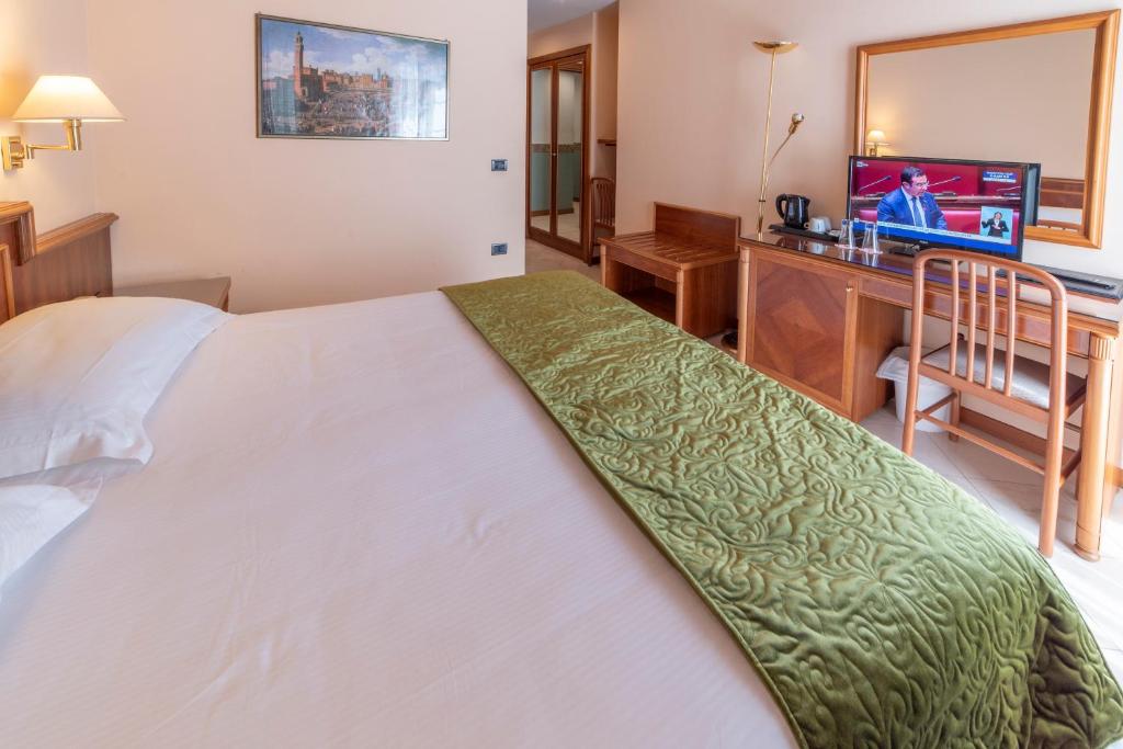 Postel nebo postele na pokoji v ubytování Hotel Bettina