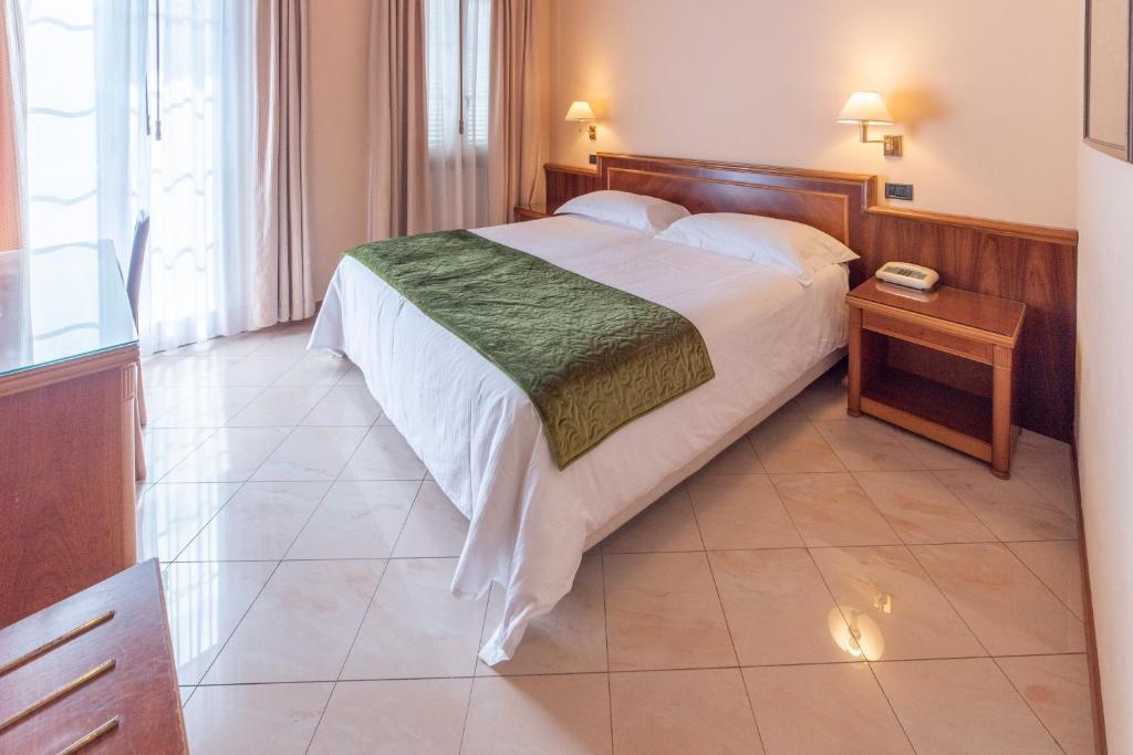 Postel nebo postele na pokoji v ubytování Hotel Bettina