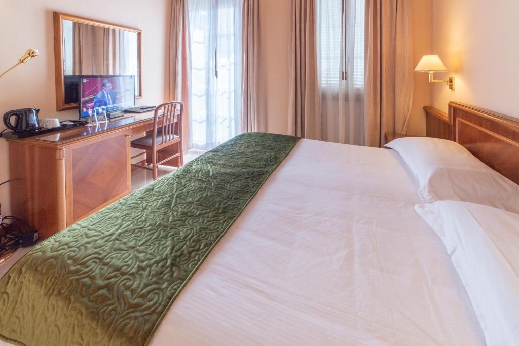 Postel nebo postele na pokoji v ubytování Hotel Bettina