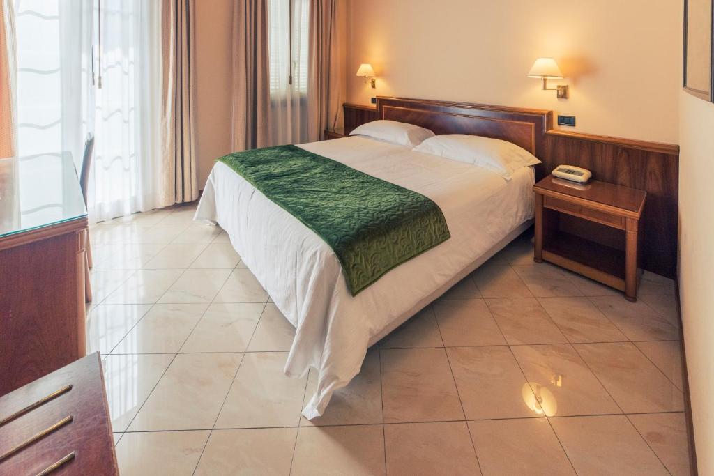 Postel nebo postele na pokoji v ubytování Hotel Bettina