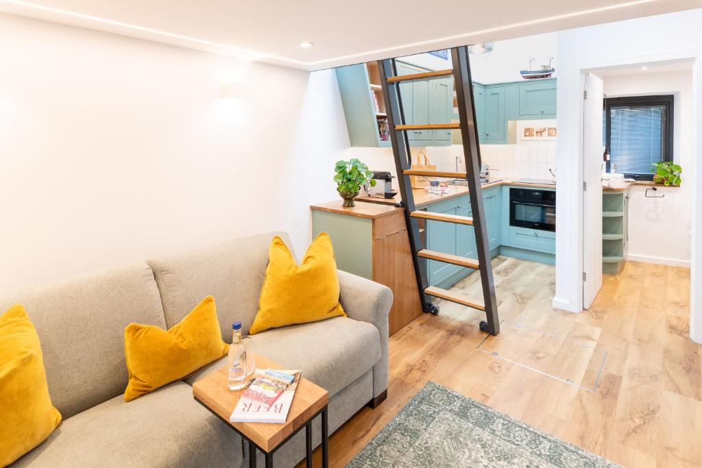 Kuchyň nebo kuchyňský kout v ubytování NEW The Water Shed Beer Devon sleeps 2