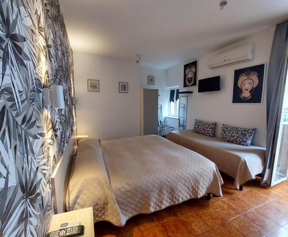 Al Teatro Antico Rooms & House - 2