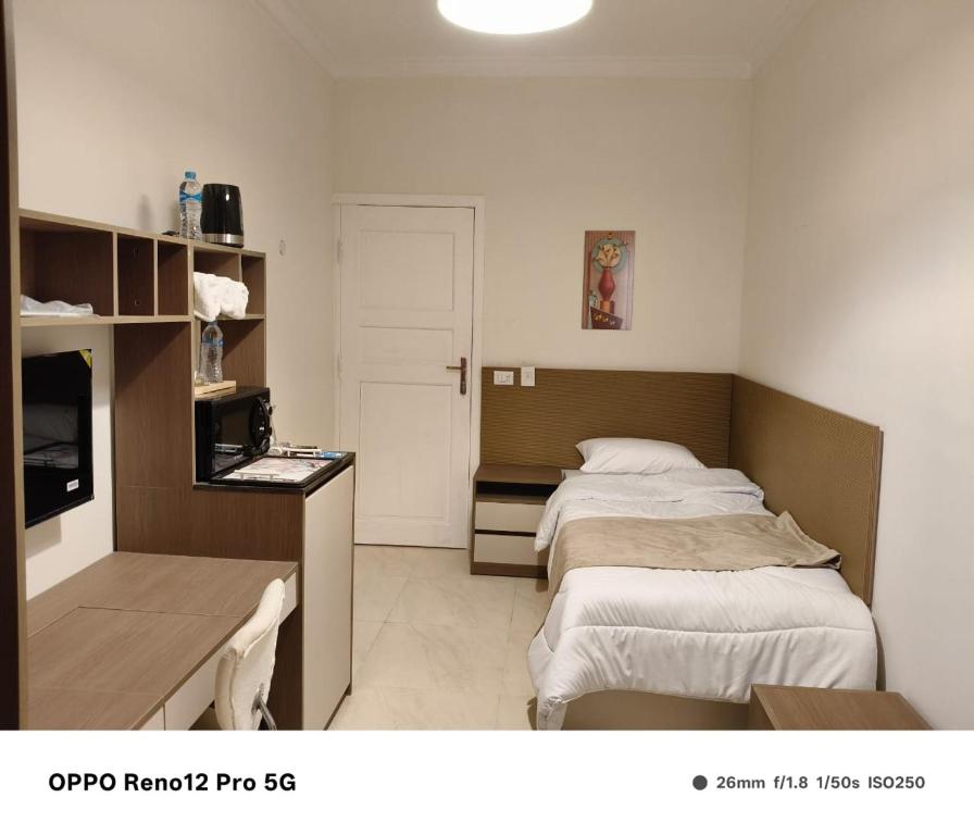 Ένα ή περισσότερα κρεβάτια σε δωμάτιο στο غرف سنجل سكن العاصمة