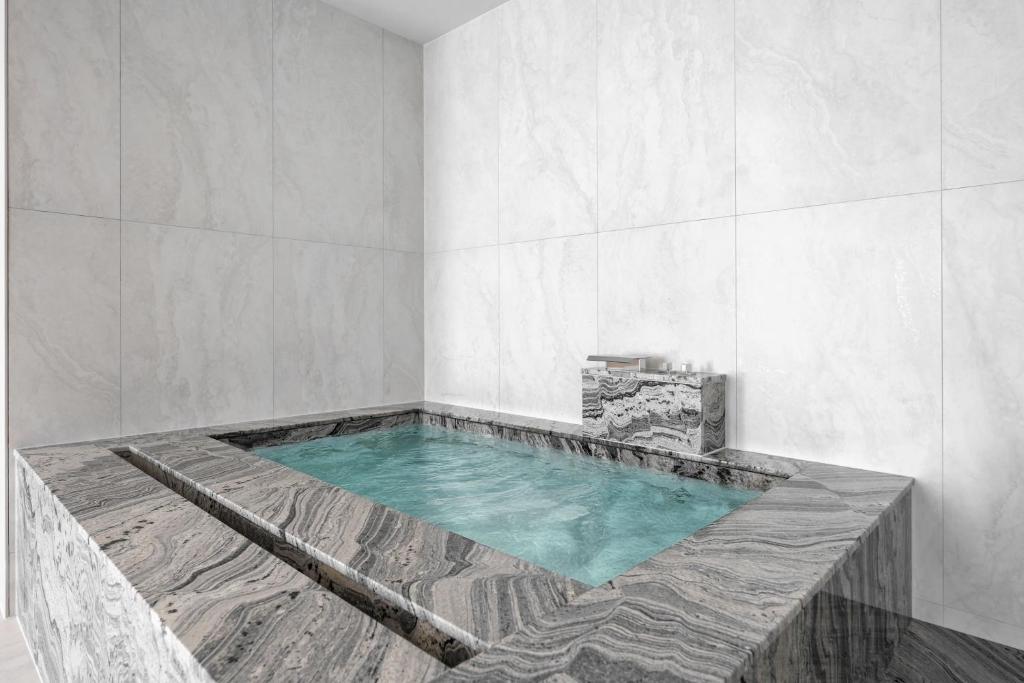 Bazén v ubytování Gyeongju city hotel nebo v jeho okolí