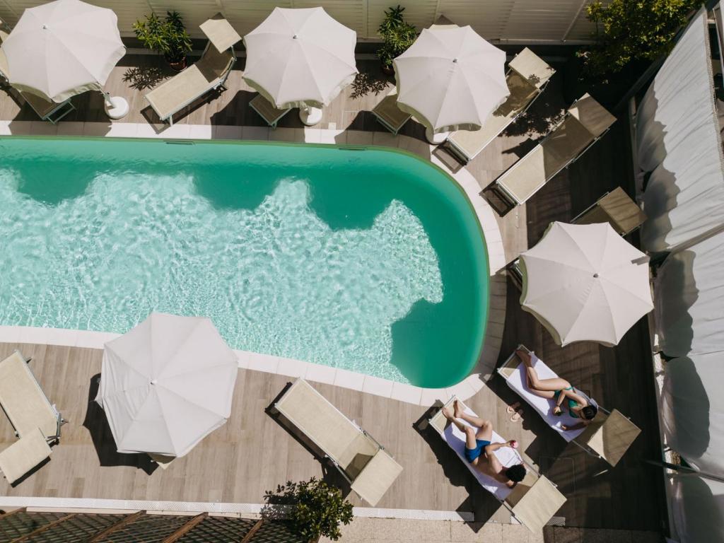 Bazén v ubytování Maison Hotel Lalla nebo v jeho okolí