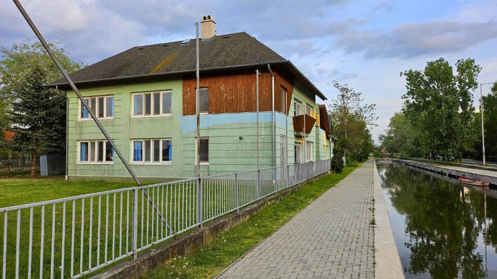 Budova, kde se hostel nachází