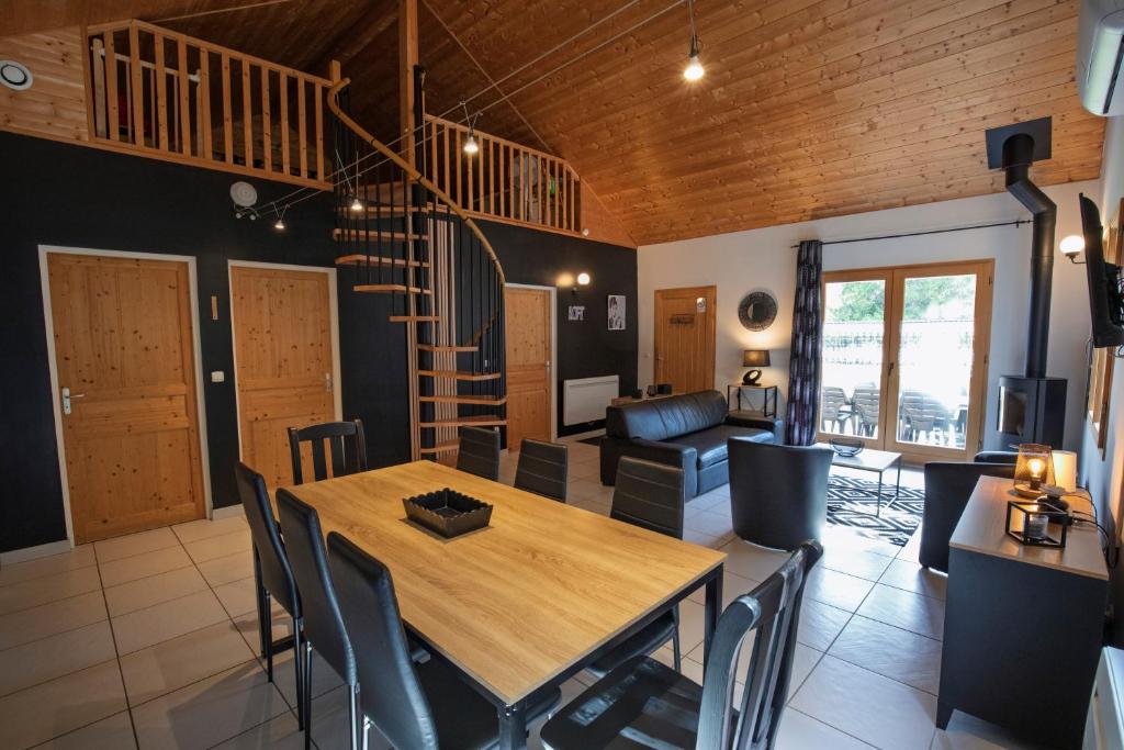 Μια τηλεόραση ή/και κέντρο ψυχαγωγίας στο chalet de charme le contemporain