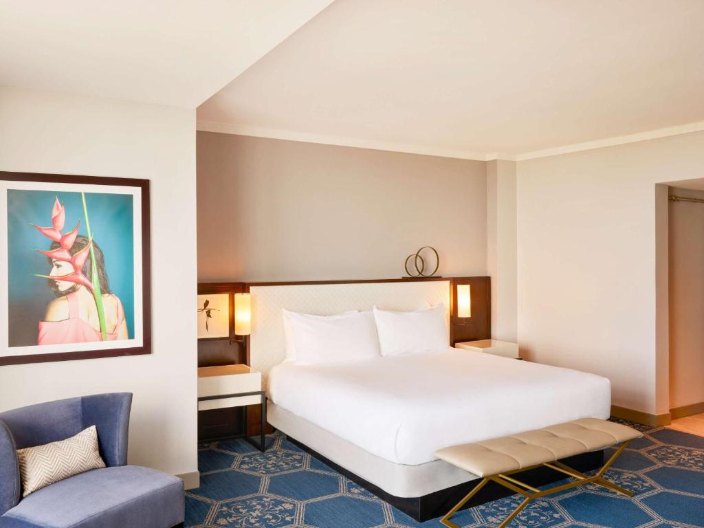Postel nebo postele na pokoji v ubytování Fairmont El San Juan Hotel