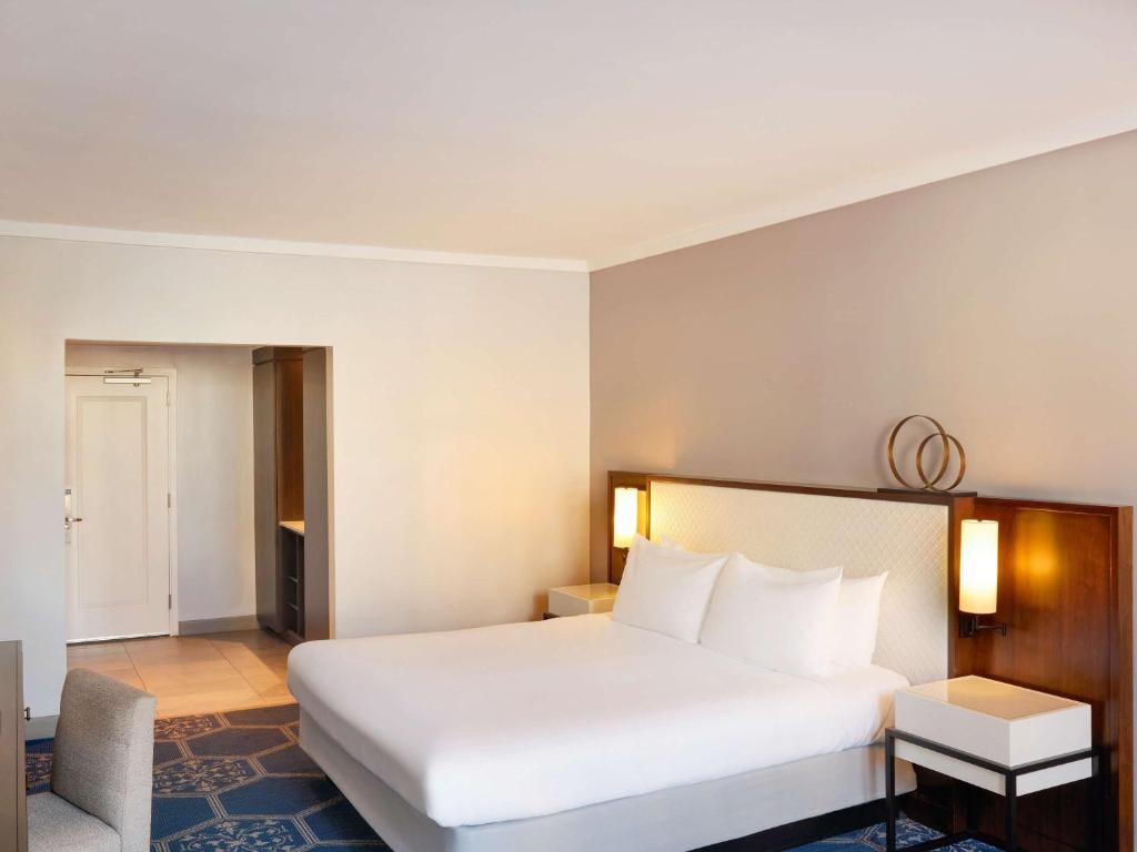 Postel nebo postele na pokoji v ubytování Fairmont El San Juan Hotel