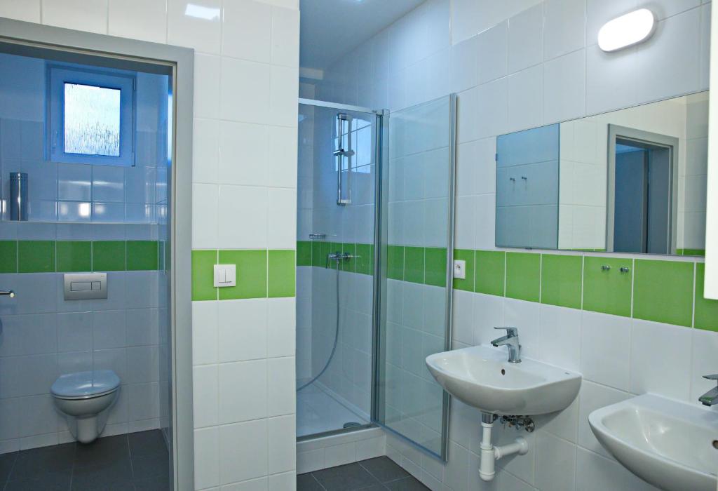 Koupelna v ubytování Hostel Optimum Devínska
