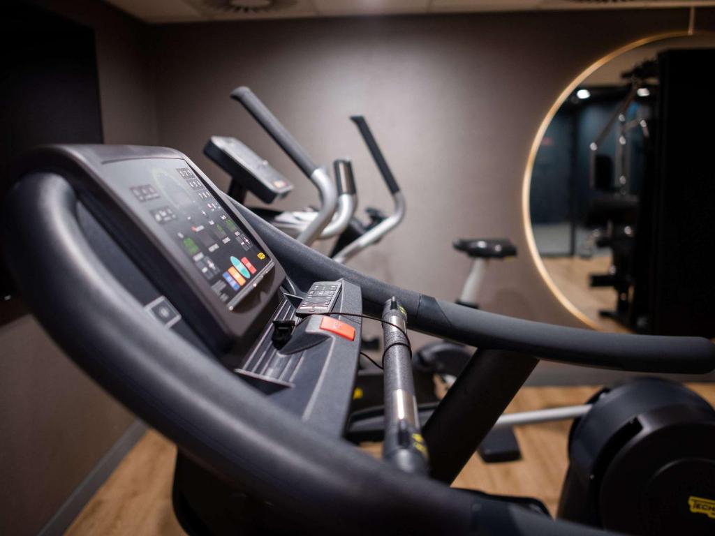 Fitness centrum a/nebo fitness zařízení v ubytování Mercure Debrecen