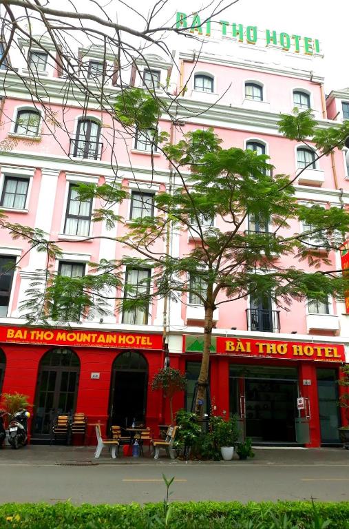 Bài Thơ Mountain Hotel - 14