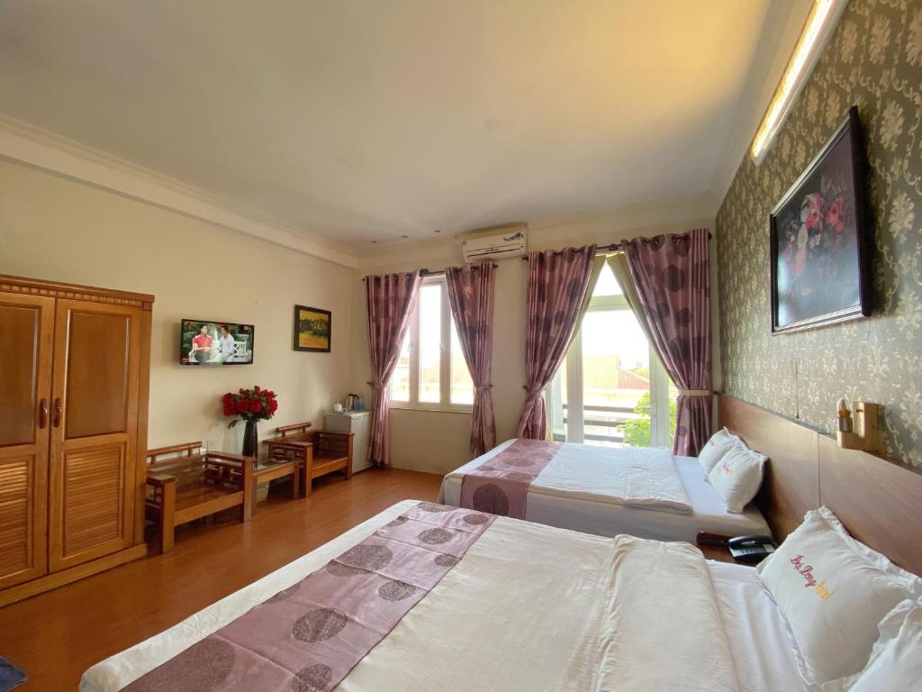 Postel nebo postele na pokoji v ubytování Dai Long Hotel