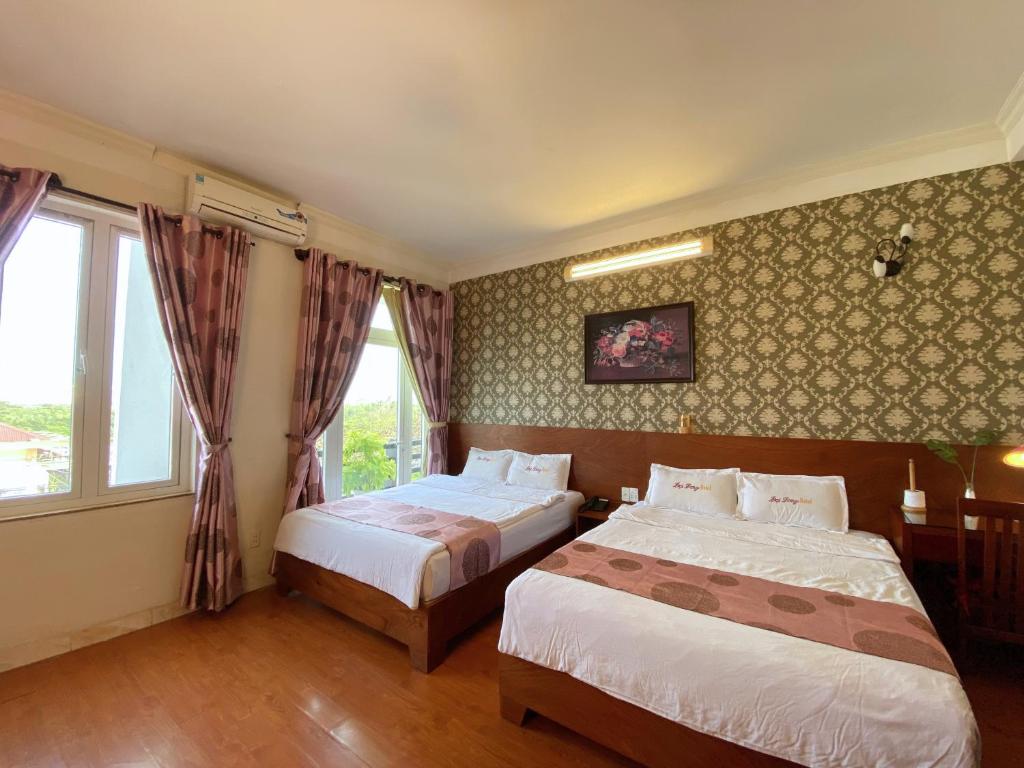Postel nebo postele na pokoji v ubytování Dai Long Hotel