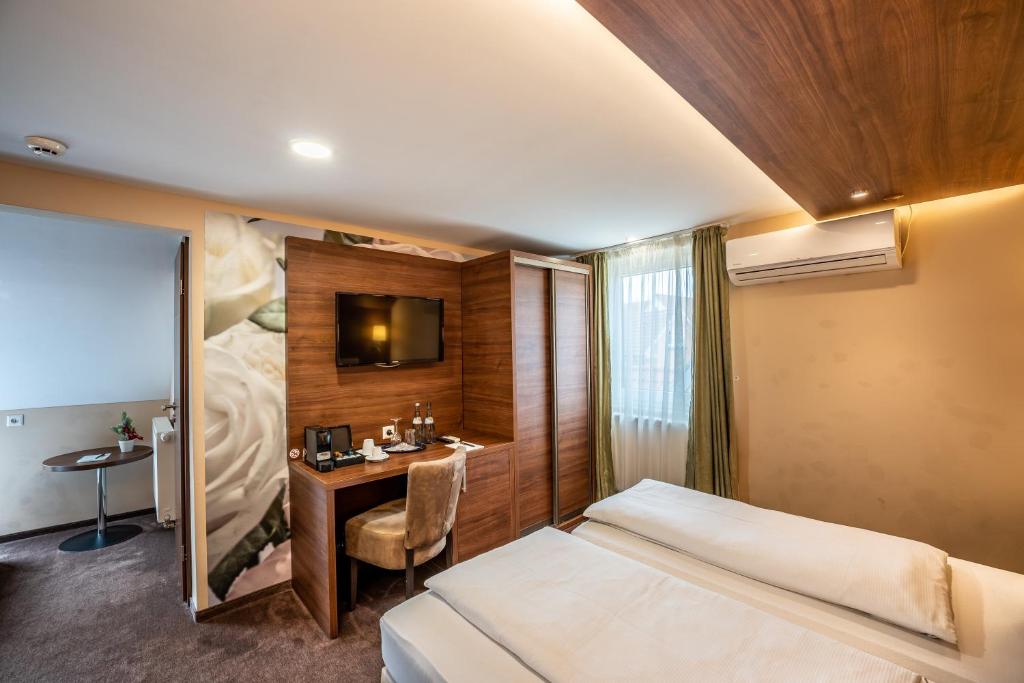Ein Bett oder Betten in einem Zimmer der Unterkunft Aspire Castillo Reutlingen, Trademark Collection by Wyndham