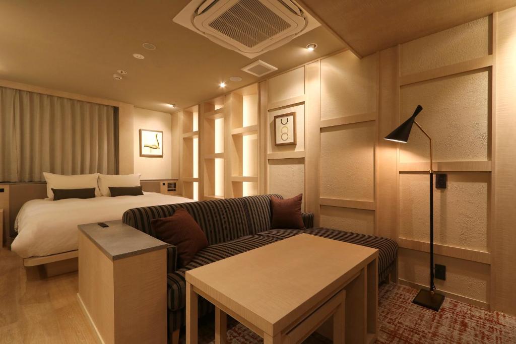 Postel nebo postele na pokoji v ubytování TERRACE HOTEL f 新大阪